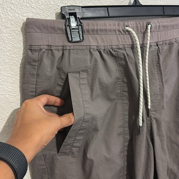 Vuori Ripstop Traveler Jogger Pants - Picture 5 of 9
